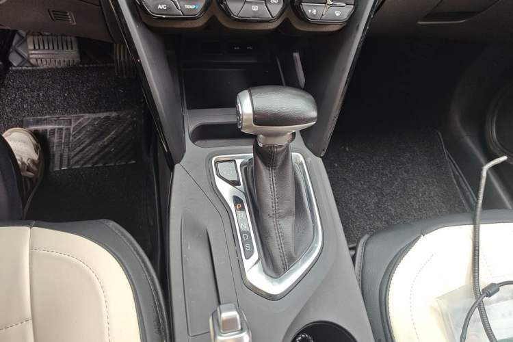 Used GAC Trumpchi GS4 2017 200T G-DCT Two-Wheel Drive Elite Edition Gear Lever
