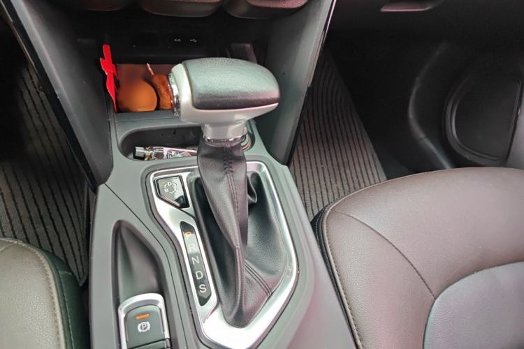 Used GAC Trumpchi GS4 2017 235T Automatic Two-Wheel Drive Elite Edition Gear Lever