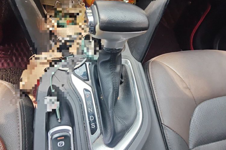 Used GAC Trumpchi GS4 2017 235T Automatic Two-Wheel Drive Luxury Smart Connectivity Version Gear Lever