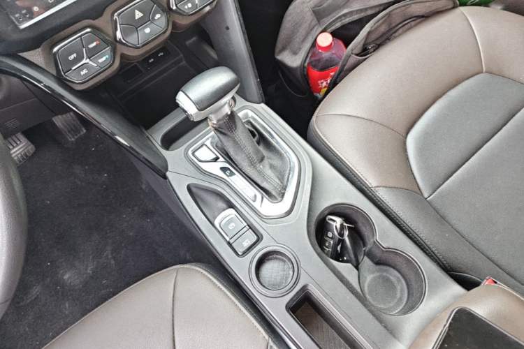 Used GAC Trumpchi GS4 2017 235T Automatic Two-Wheel Drive Elite Edition Gear Lever