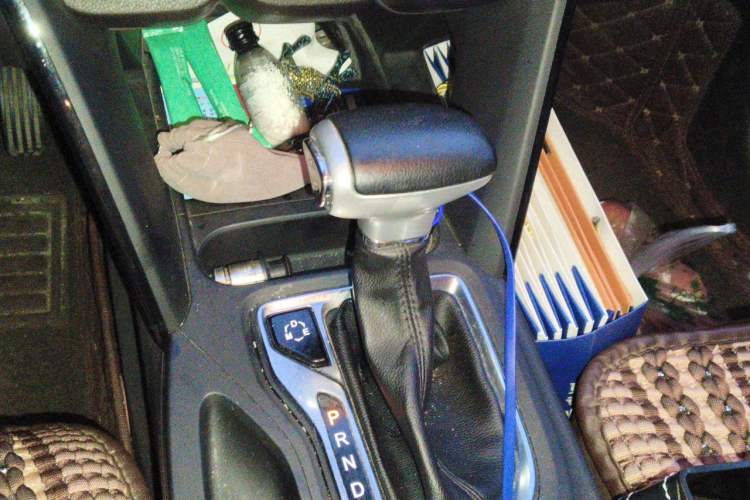 Used GAC Trumpchi GS4 2017 235T Automatic Two-Wheel Drive Luxury Smart Connectivity Version Gear Lever