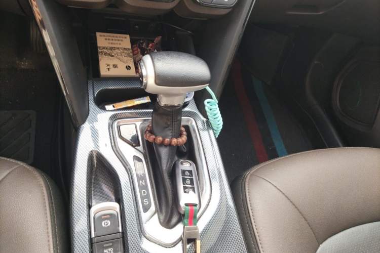 Used GAC Trumpchi GS4 2017 235T Automatic Two-Wheel Drive Luxury Smart Connectivity Version Gear Lever