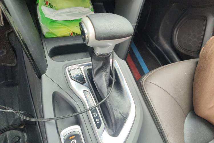Used GAC Trumpchi GS4 2017 235T Automatic Two-Wheel Drive Elite Edition Gear Lever