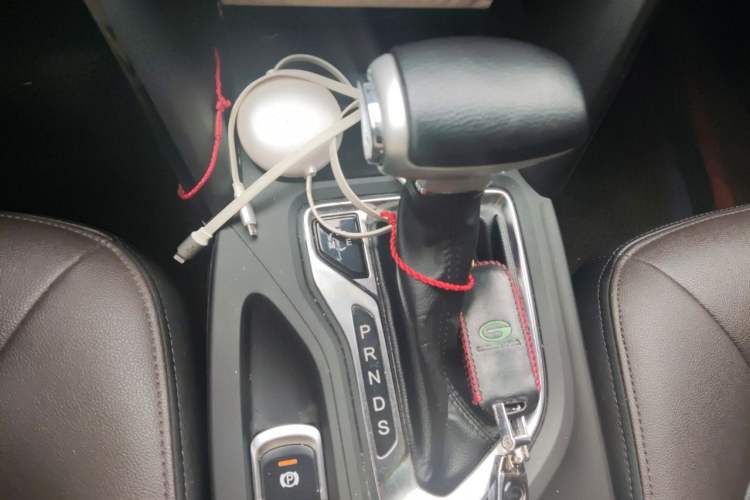 Used GAC Trumpchi GS4 2017 235T Automatic Two-Wheel Drive Luxury Smart Connectivity Version Gear Lever