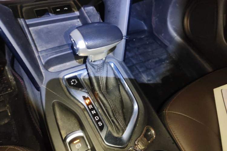 Used GAC Trumpchi GS4 2017 235T G-DCT Two-Wheel Drive Luxury Edition Gear Lever