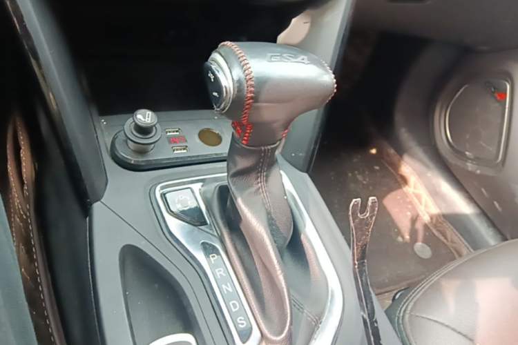 Used GAC Trumpchi GS4 2017 235T Automatic Two-Wheel Drive Luxury Smart Connectivity Version Gear Lever