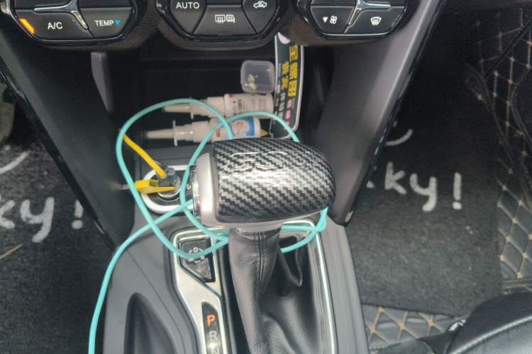 Used GAC Trumpchi GS4 2017 235T Automatic Two-Wheel Drive Luxury Smart Connectivity Version Gear Lever