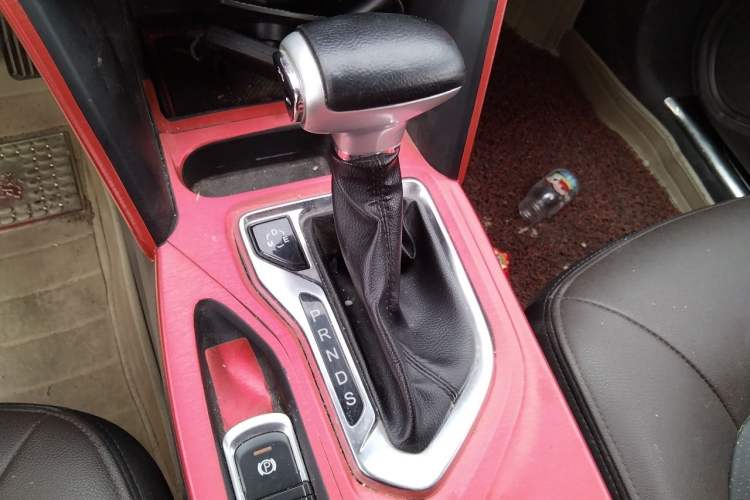 Used GAC Trumpchi GS4 2017 235T Automatic Two-Wheel Drive Luxury Smart Connectivity Version Gear Lever