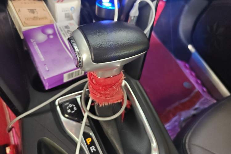 Used GAC Trumpchi GS4 2017 235T Automatic Two-Wheel Drive Luxury Smart Connectivity Version Gear Lever