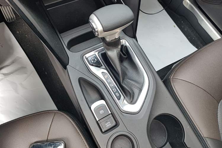 Used GAC Trumpchi GS4 2017 235T Automatic Two-Wheel Drive Luxury Smart Connectivity Version Gear Lever