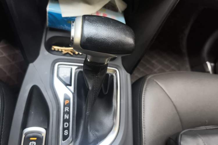 Used GAC Trumpchi GS4 2017 235T Automatic Two-Wheel Drive Luxury Smart Connectivity Version Gear Lever