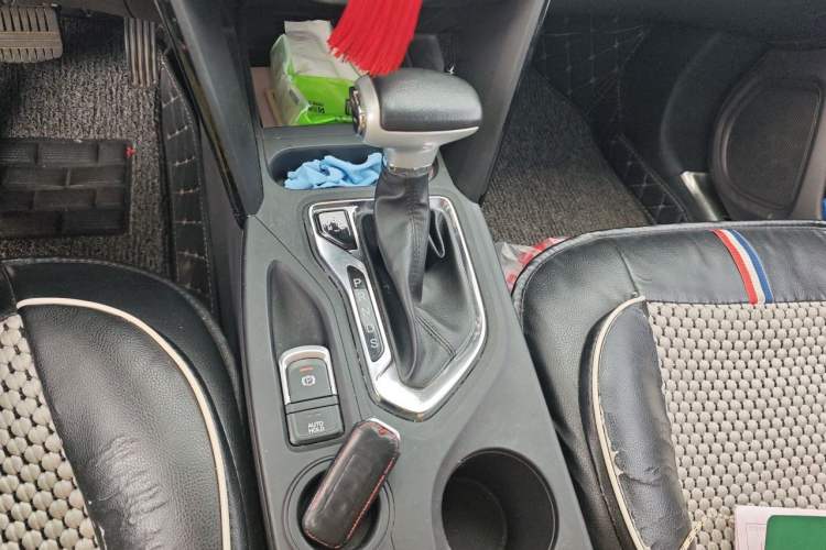 Used GAC Trumpchi GS4 2017 235T Automatic Two-Wheel Drive Luxury Smart Connectivity Version Gear Lever