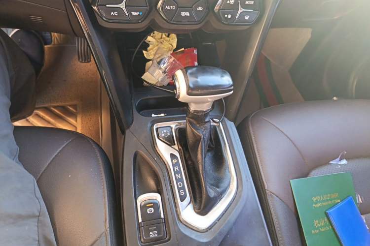 Used GAC Trumpchi GS4 2017 235T Automatic Two-Wheel Drive Luxury Smart Connectivity Version Gear Lever
