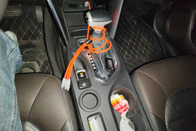 Used GAC Trumpchi GS4 2017 235T Automatic Two-Wheel Drive Luxury Smart Connectivity Version Gear Lever
