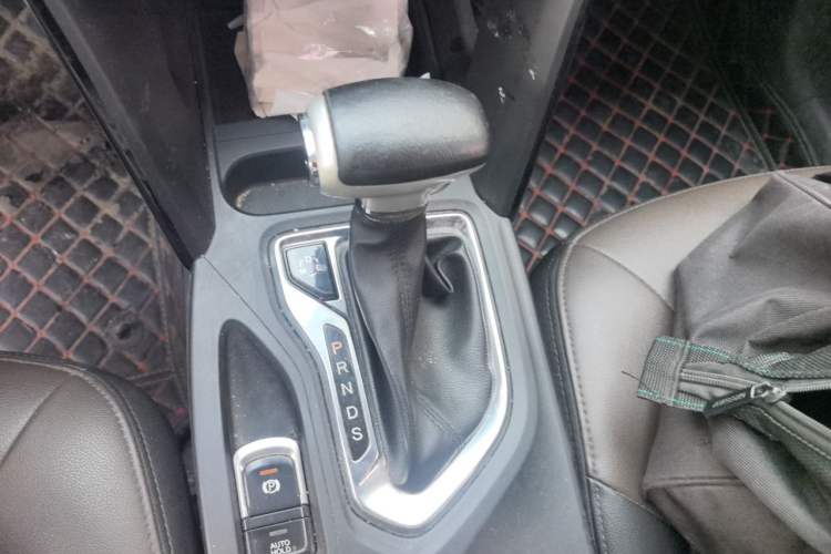 Used GAC Trumpchi GS4 2017 235T Automatic Two-Wheel Drive Elite Edition Gear Lever