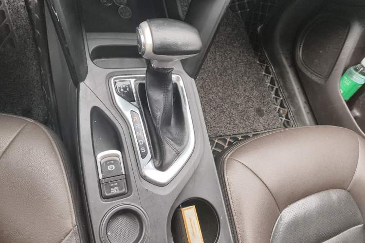 Used GAC Trumpchi GS4 2017 235T Automatic Two-Wheel Drive Luxury Smart Connectivity Version Gear Lever