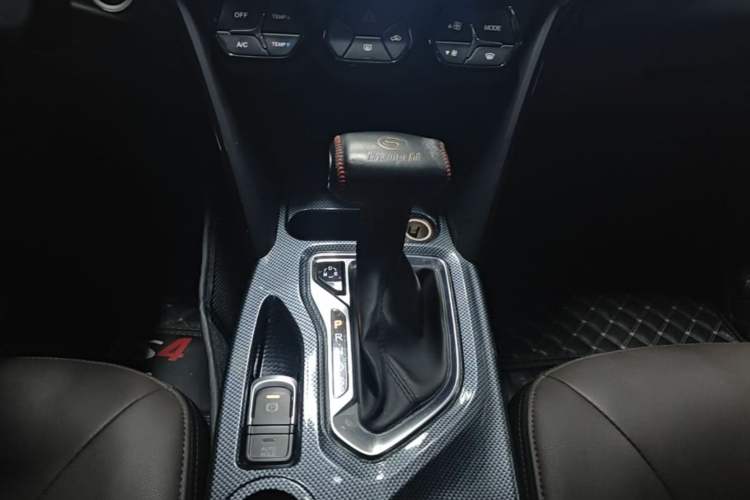 Used GAC Trumpchi GS4 2017 235T Automatic Two-Wheel Drive Elite Edition Gear Lever