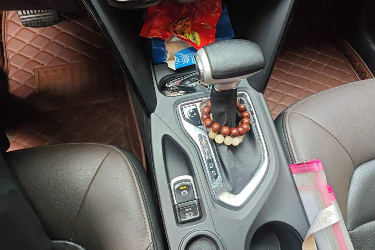 Used GAC Trumpchi GS4 2017 235T Automatic Two-Wheel Drive Luxury Smart Connectivity Version Gear Lever