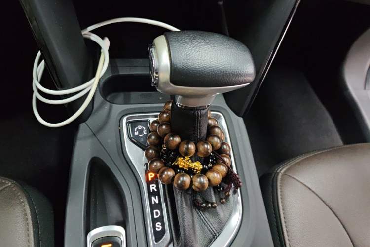 Used GAC Trumpchi GS4 2017 235T Automatic Two-Wheel Drive Luxury Smart Connectivity Version Gear Lever