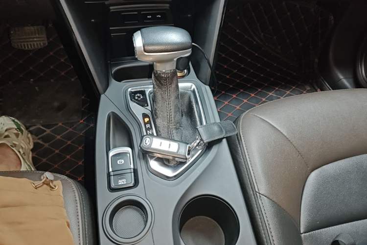 Used GAC Trumpchi GS4 2017 235T G-DCT Two-Wheel Drive Elite Edition Gear Lever
