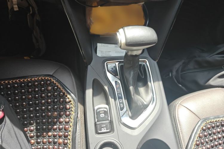 Used GAC Trumpchi GS4 2017 235T Automatic Two-Wheel Drive Luxury Smart Connectivity Version Gear Lever