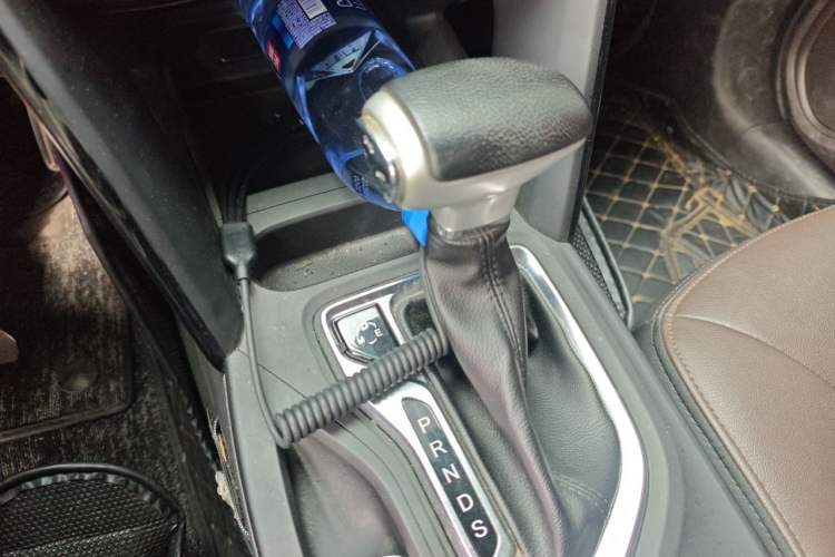 Used GAC Trumpchi GS4 2017 235T Automatic Two-Wheel Drive Luxury Smart Connectivity Version Gear Lever