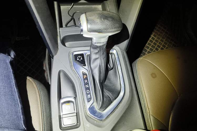 Used GAC Trumpchi GS4 2017 235T Automatic Two-Wheel Drive Elite Edition Gear Lever