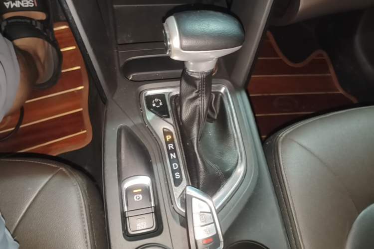 Used GAC Trumpchi GS4 2017 235T Automatic Two-Wheel Drive Elite Edition Gear Lever