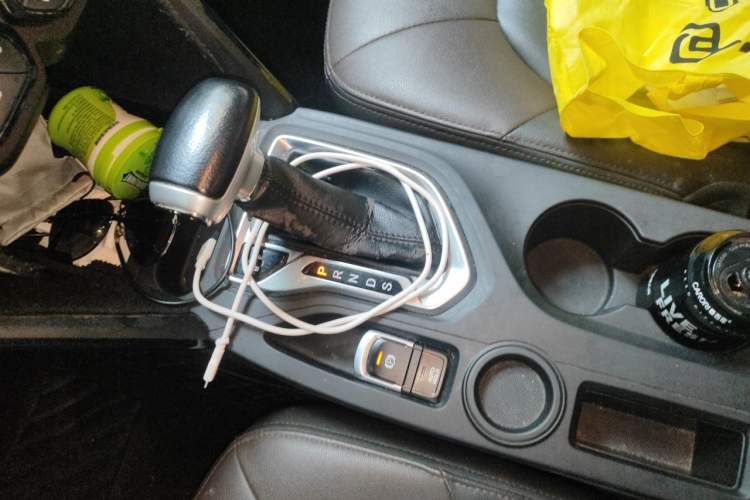 Used GAC Trumpchi GS4 2017 235T G-DCT Two-Wheel Drive Elite Edition Gear Lever