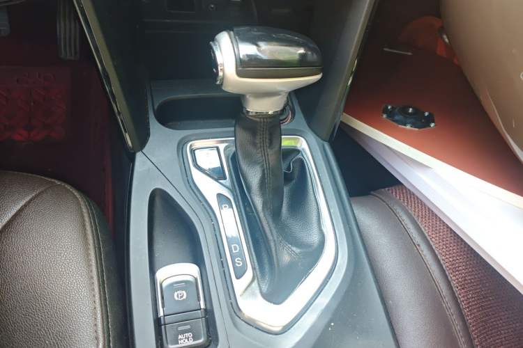 Used GAC Trumpchi GS4 2017 235T Automatic Two-Wheel Drive Elite Edition Gear Lever