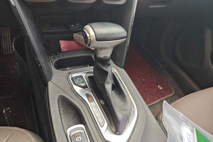 Used GAC Trumpchi GS4 2017 235T Automatic Two-Wheel Drive Luxury Smart Connectivity Version Gear Lever