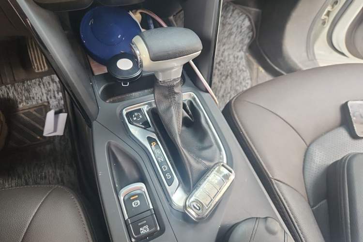 Used GAC Trumpchi GS4 2017 235T Automatic Two-Wheel Drive Luxury Smart Connectivity Version Gear Lever