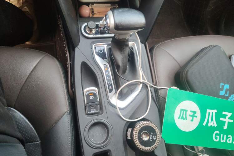 Used GAC Trumpchi GS4 2017 235T Automatic Two-Wheel Drive Luxury Smart Connectivity Version Gear Lever