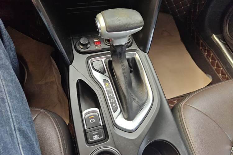 Used GAC Trumpchi GS4 2017 235T Automatic Two-Wheel Drive Luxury Smart Connectivity Version Gear Lever