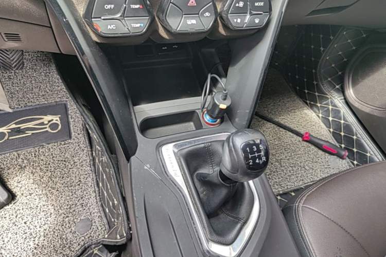 Used GAC Trumpchi GS4 2017 235T Manual Two-Wheel Drive Luxury Edition Gear Lever