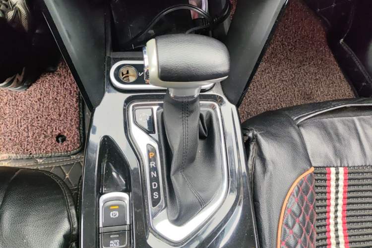 Used GAC Trumpchi GS4 2017 235T Automatic Two-Wheel Drive Elite Edition Gear Lever