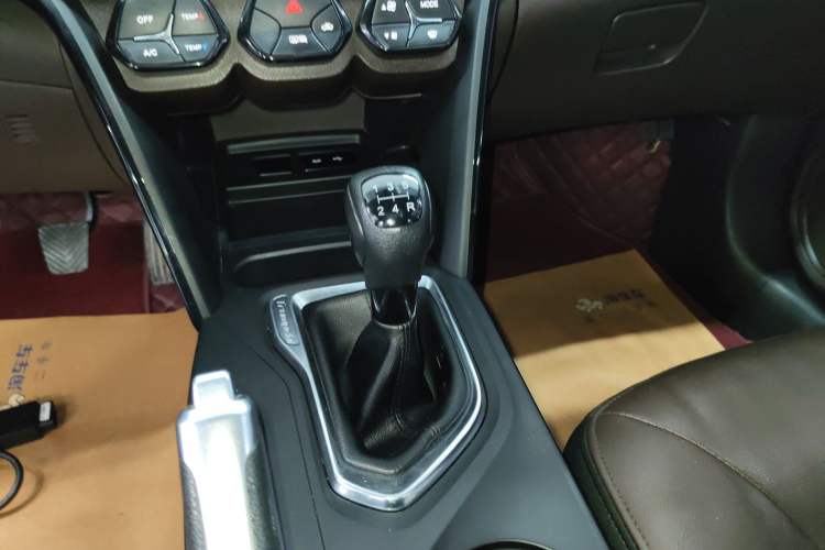 Used GAC Trumpchi GS4 2017 235T Manual Two-Wheel Drive Luxury Edition Gear Lever