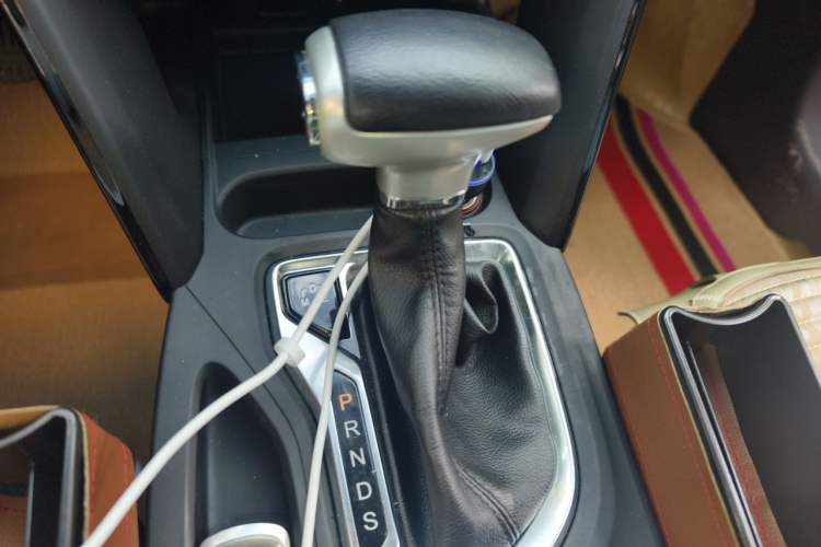 Used GAC Trumpchi GS4 2017 235T Automatic Two-Wheel Drive Luxury Smart Connectivity Version Gear Lever