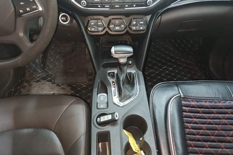 Used GAC Trumpchi GS4 2017 235T Automatic Two-Wheel Drive Luxury Smart Connectivity Version Gear Lever