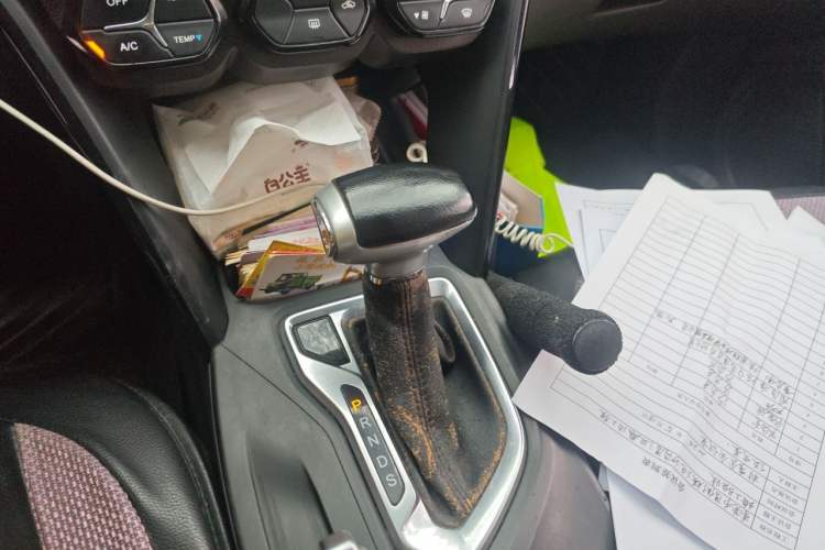 Used GAC Trumpchi GS4 2017 200T G-DCT Two-Wheel Drive Elite Edition Gear Lever