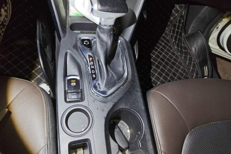 Used GAC Trumpchi GS4 2017 235T Automatic Two-Wheel Drive Luxury Smart Connectivity Version Gear Lever