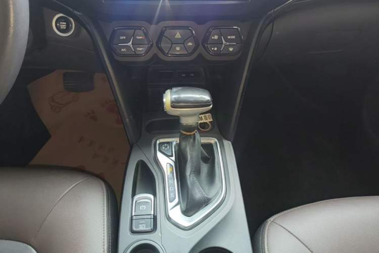 Used GAC Trumpchi GS4 2017 235T Automatic Two-Wheel Drive Elite Edition Gear Lever