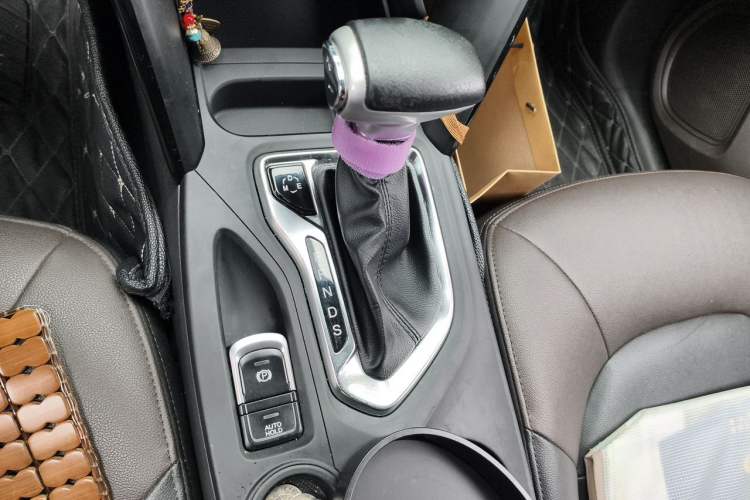 Used GAC Trumpchi GS4 2017 235T Automatic Two-Wheel Drive Elite Edition Gear Lever