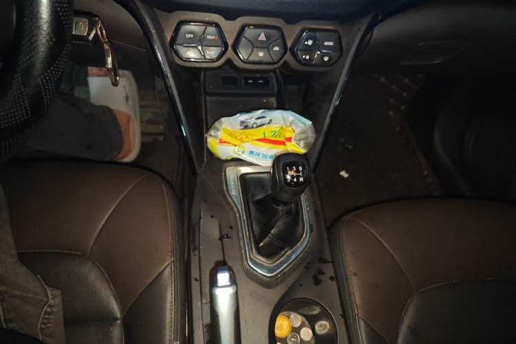 Used GAC Trumpchi GS4 2017 200T Manual Two-Wheel Drive Elite Edition Gear Lever