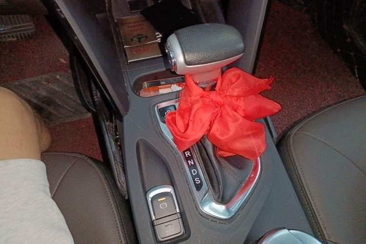Used GAC Trumpchi GS4 2017 235T Automatic Two-Wheel Drive Luxury Smart Connectivity Version Gear Lever