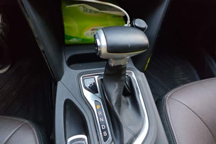 Used GAC Trumpchi GS4 2017 235T Automatic Two-Wheel Drive Luxury Smart Connectivity Version Gear Lever
