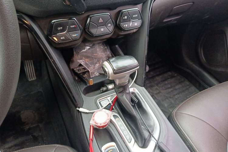 Used GAC Trumpchi GS4 2017 235T Automatic Two-Wheel Drive Elite Edition Gear Lever