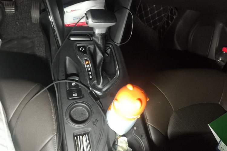Used GAC Trumpchi GS4 2017 235T Automatic Two-Wheel Drive Luxury Smart Connectivity Version Gear Lever