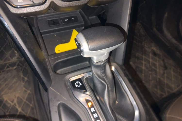Used GAC Trumpchi GS4 2017 235T Automatic Two-Wheel Drive Elite Edition Gear Lever