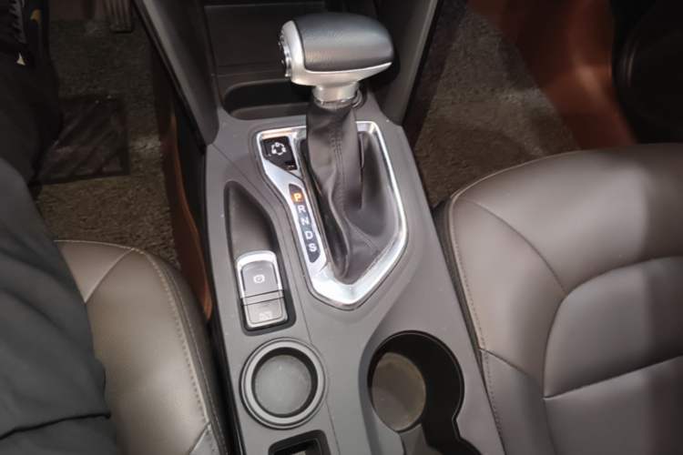 Used GAC Trumpchi GS4 2017 235T Automatic Two-Wheel Drive Elite Edition Gear Lever